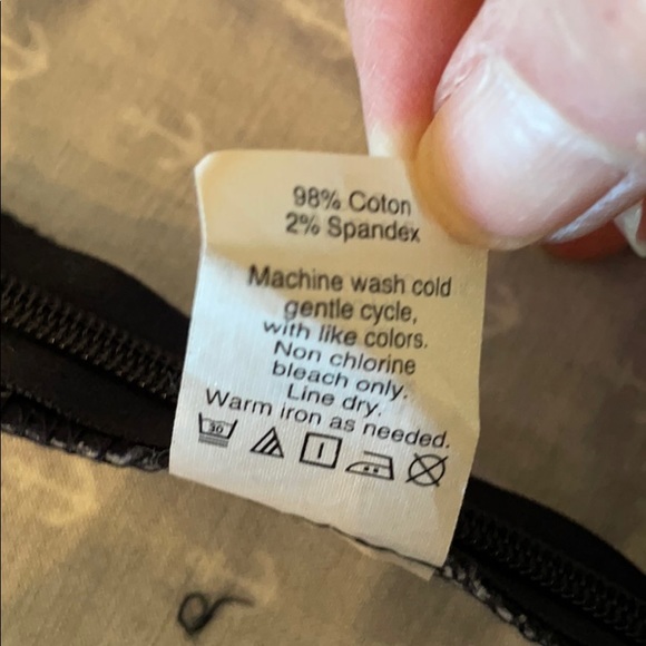 Nautical pattern zipper back pockets - Picture 6 of 6